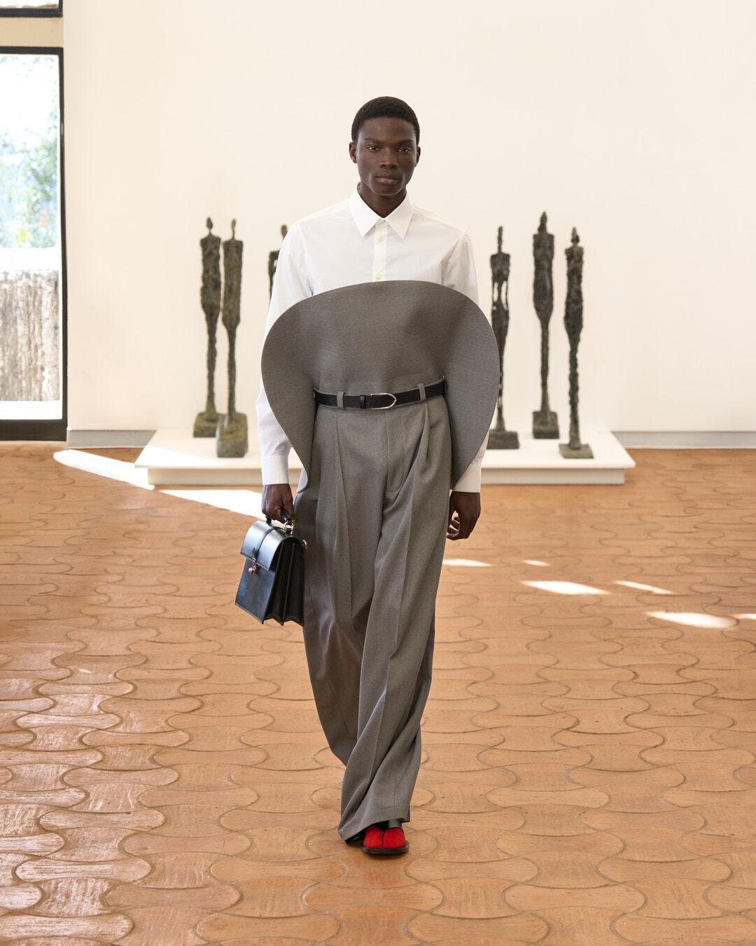 Look 16